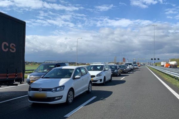 Rijkswaterstaat vraagt automobilisten goed voorbereid op pad te gaan. Foto: Archieffoto Omroep Gelderland