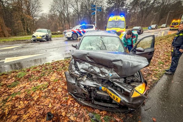 Zwaar ongeluk met gewonden op Schelmseweg in Rozendaal Foto: Omroep Gelderland