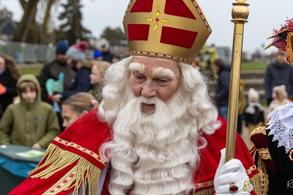 Sinterklaas en zijn pieten Foto: Rob de Lelij