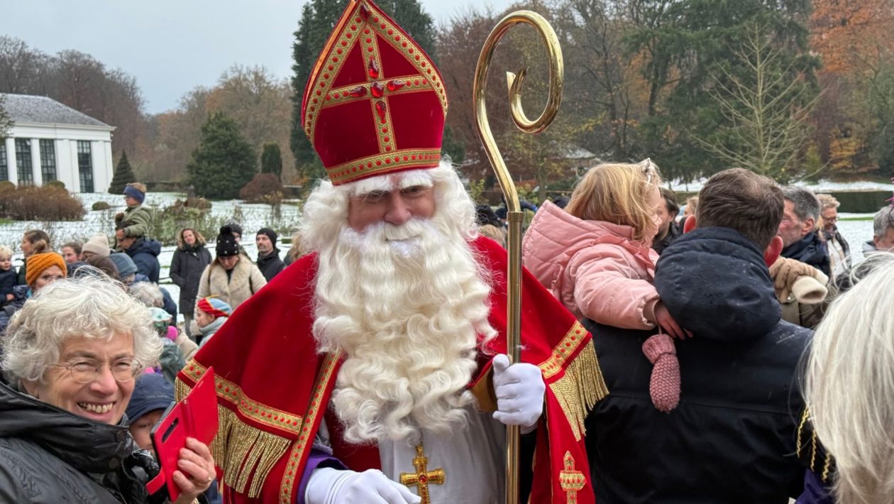 Sinterklaas en pieten gearriveerd in Rozendaal Foto: Martin Slijper