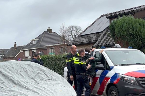 Twee jongeren aangehouden na winkeldiefstal in Velp Foto: Persbureau Heitink