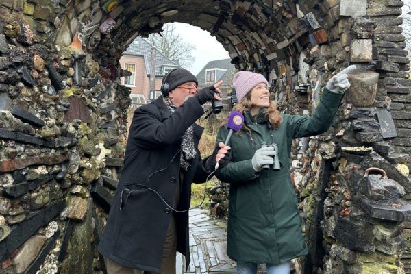 Daar! Daar vliegt die grote gele kwikstaart. Natuurlijk net buiten de opnames. Zal je altijd zien! Foto: Omroep Gelderland