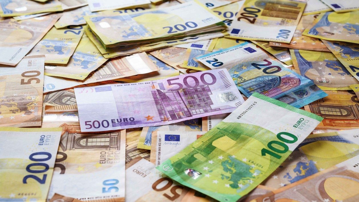 Verslavingen dreven een man ertoe om een half miljoen euro te stelen van zijn baas. Foto: Pixabay