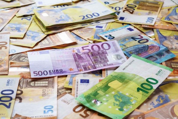 Verslavingen dreven een man ertoe om een half miljoen euro te stelen van zijn baas. Foto: Pixabay