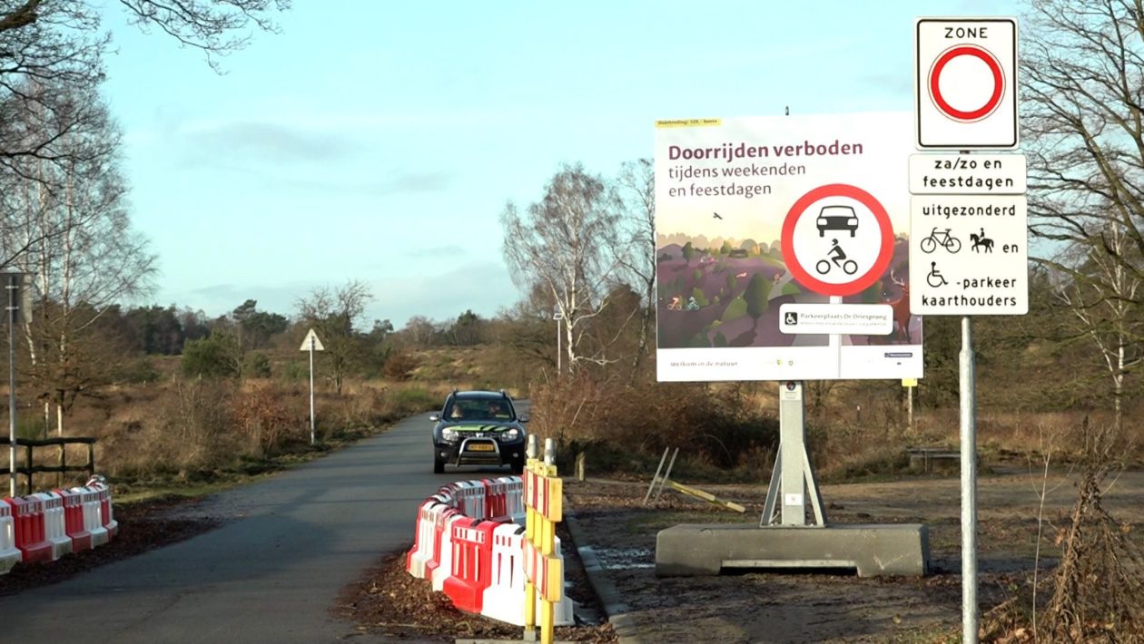 Verkeersafsluitingen op de Posbank: het helpt. Foto: Omroep Gelderland