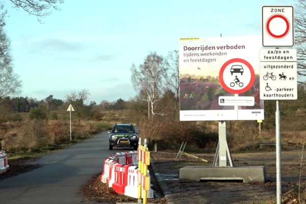 Verkeersafsluitingen op de Posbank: het helpt. Foto: Omroep Gelderland