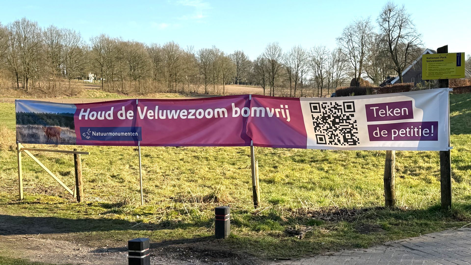 Protestwandeling door Rozendaals natuurgebied tegen springoefeningen Defensie