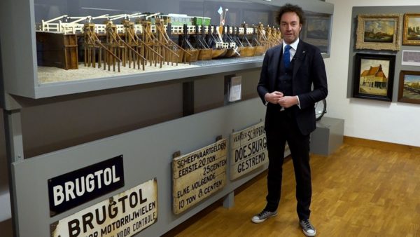 In streekmuseum de Roode Tooren staat een model van de Doesburgse schipbrug Foto: Omroep Gelderland