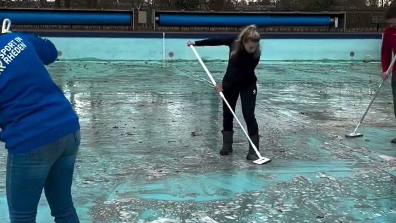 Zwembad Rheden krijgt grote schoonmaak