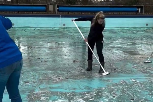 Zwembad Rheden krijgt grote schoonmaak
