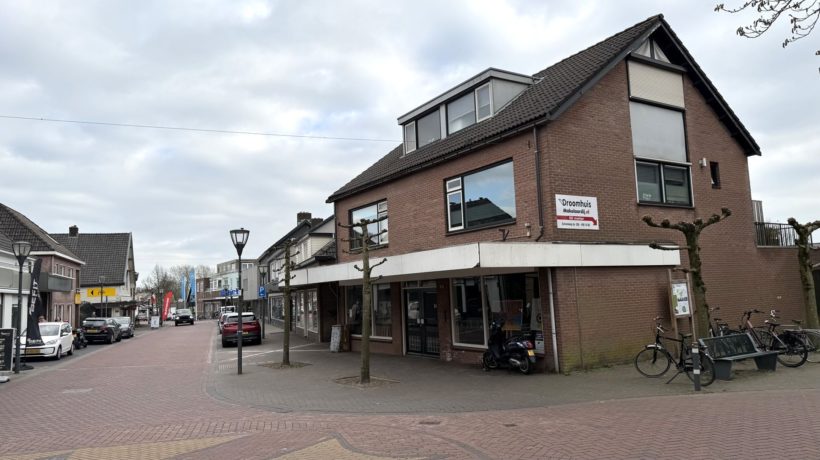 De sloopkogel gaat door de Groenestraat Foto: Martin Slijper