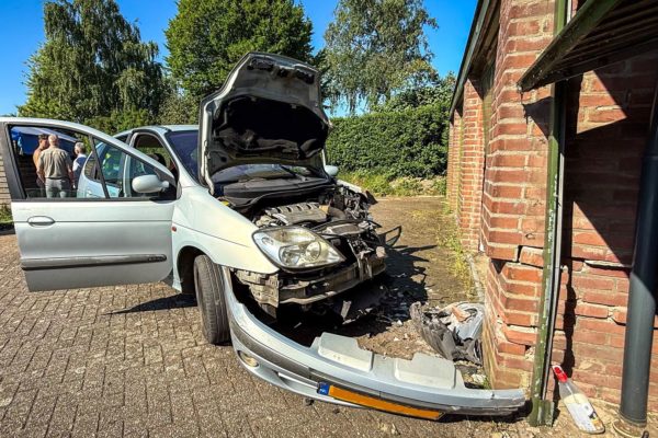 Auto ramt garageboxen in Dieren