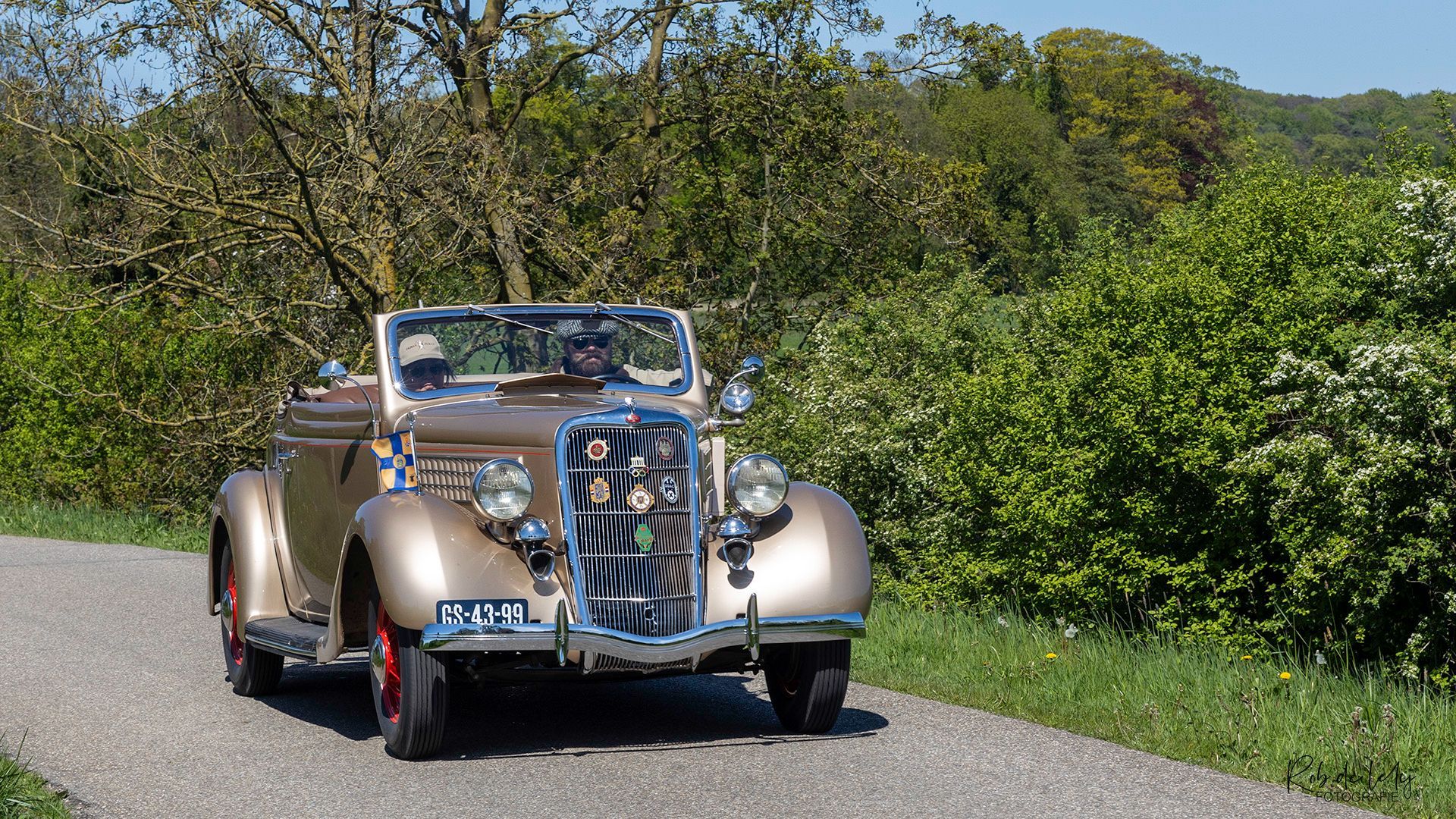 Klassieke auto’s brengen ouderen Ellecom weer op pad