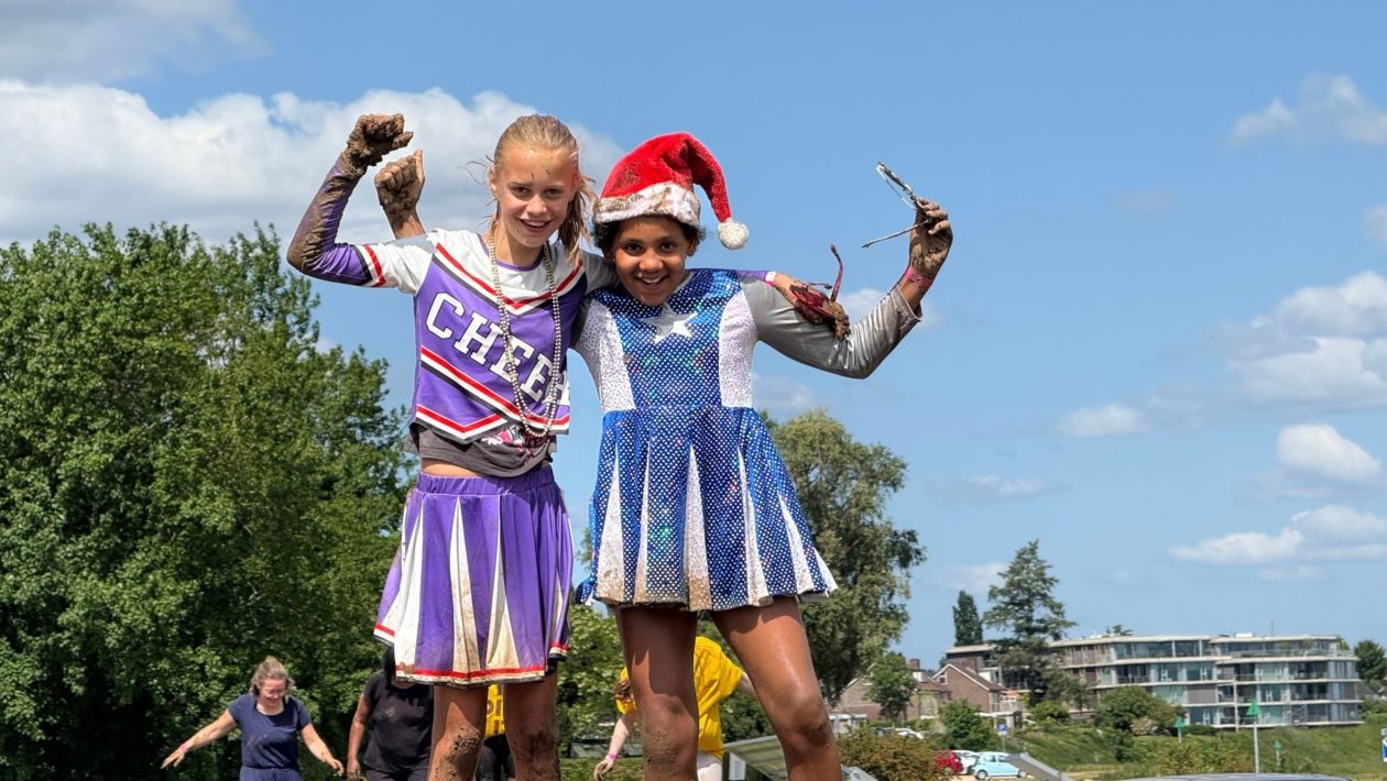 Dieren viert 100-jarig bestaan kerktoren met geslaagd Mud & Fun Festival Foto: Martin Slijper
