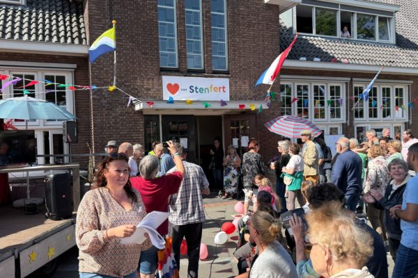 Nieuw buurthuis ‘Hart van Stenfert’ geopend in Dieren Foto: Martin Slijper