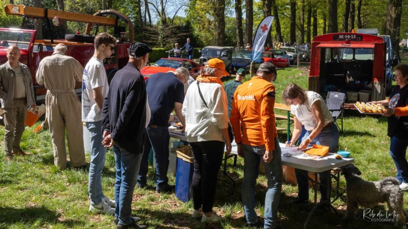 Oldtimers schitteren bij Oranje Klassieker Rit in Velp Foto: Rob De Lelij
