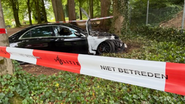 Twee dure Mercedessen in zes weken uitgebrand in Rozendaal Foto: Martin Slijper