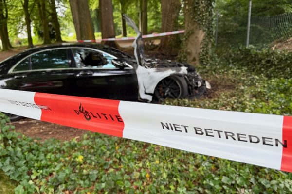 Twee dure Mercedessen in zes weken uitgebrand in Rozendaal Foto: Martin Slijper