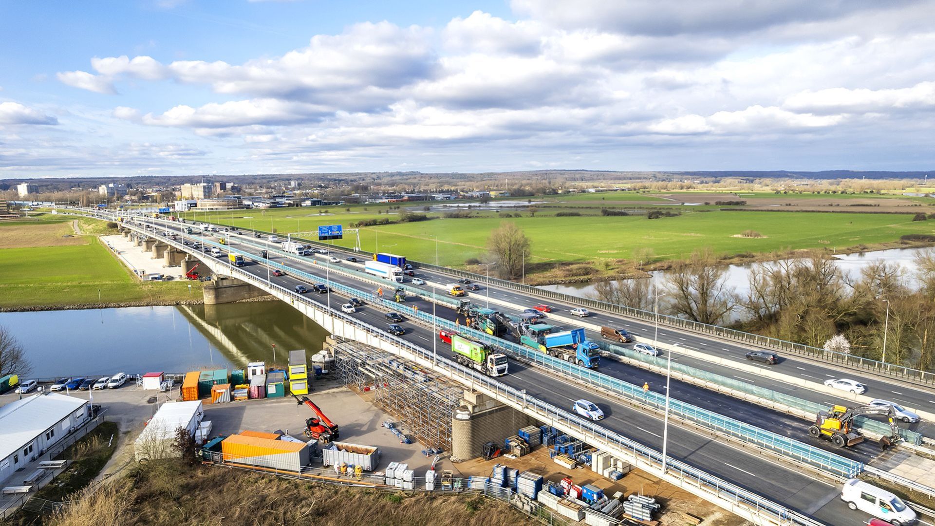 Verkeer A12 vier nachten omgeleid bij IJsselbruggen door laatste werkzaamheden
