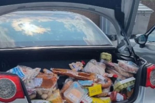 Gezinsuitje eindigt na winkeldiefstal bij AH in de cel Foto: Politie Rheden