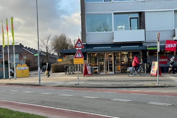 Archief Foto: Kruispunt Zwarteweg / Oranjeweg ter hoogte van de DekaMarkt Foto: Omroep Gelderland