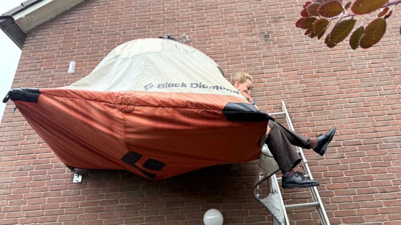 Bergbeklimmerstentje aan gevel van woonhuis Foto: Martin Slijper
