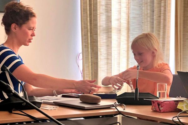 Laura Geelhoed vervangt Emmy Olsthoorn als kinderburgemeester van Rozendaal Foto: Rozendaal
