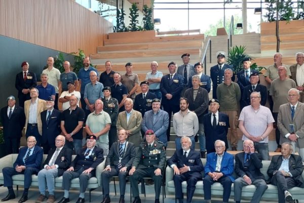 Rhedense veteranen tijdens veteranendag 2025 in gemeentehuis De Steeg Foto: Rheden