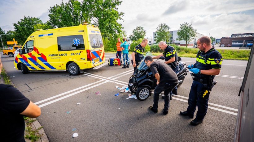 Motorrijdster zwaargewond na botsing op Kanaalweg in Dieren Foto: Persbureau Heitink