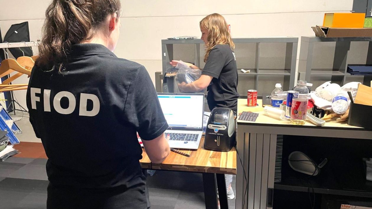Fiod onderzoekt nepmerkkleding Foto: Fiod