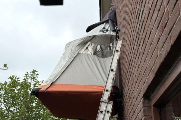 Slapen in een Airbnb tent op 3 meter hoogte in Rheden Foto: Martin Slijper