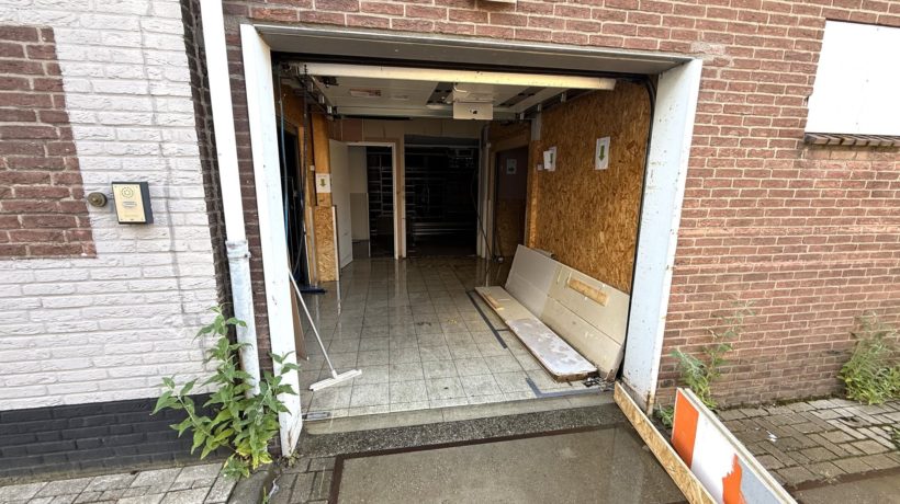 Grote waterschade bij voormalige Plus in Rheden Foto: Martin Slijper