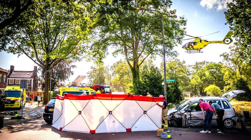 Ernstig ongeluk met gewonden in Dieren: kruising urenlang afgesloten Foto: Persbureau Heitink