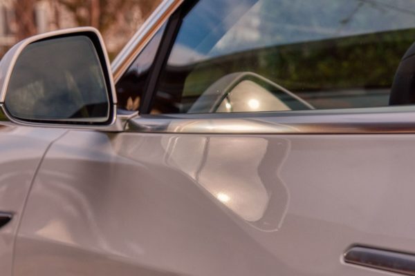 Tientallen auto's bekrast in Ellecom