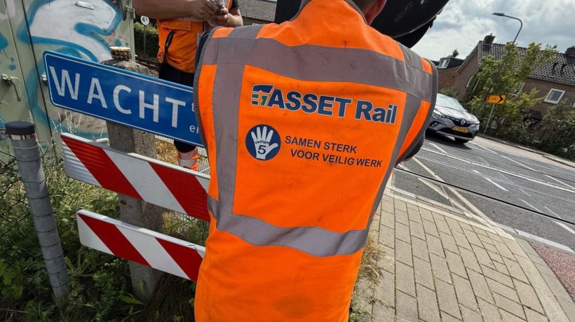 Asset Rail verwijdert opnieuw graffiti bij het spoor Foto: Martin Slijper