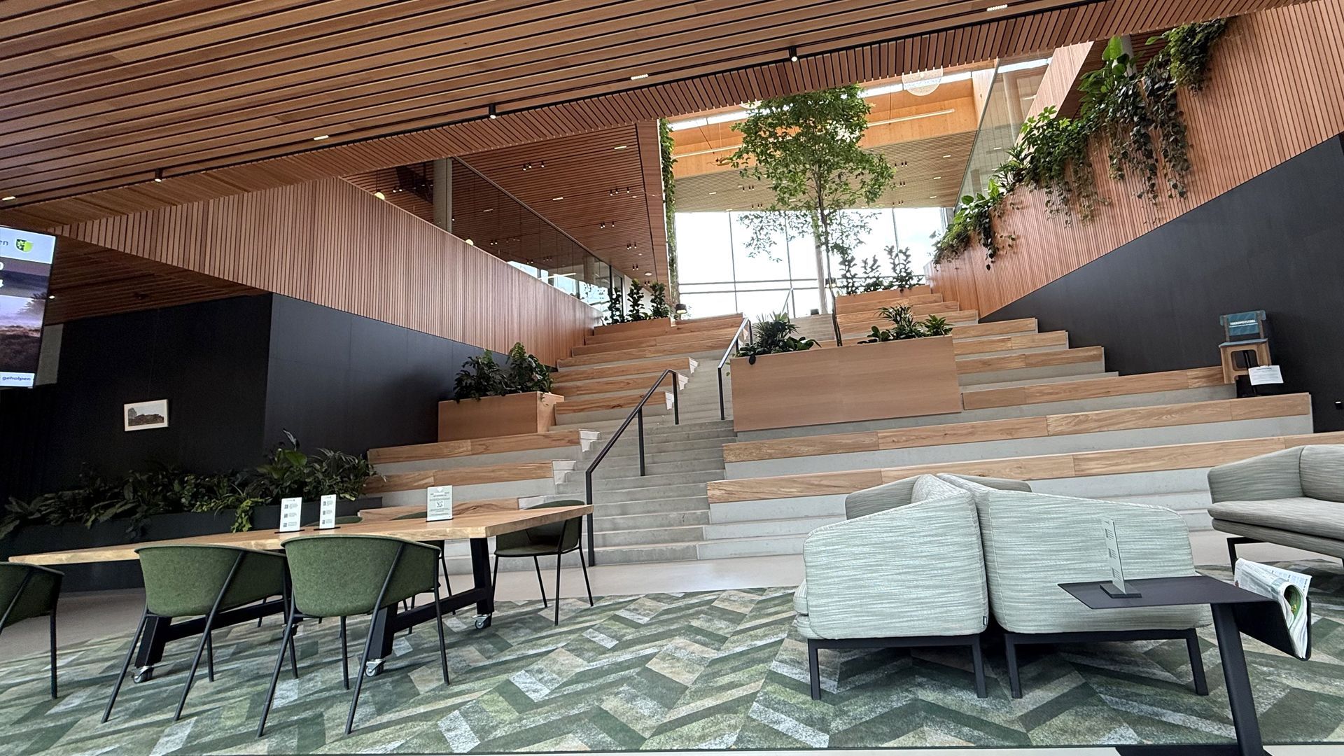 Ziekteverzuim en stress lopen op bij gemeente Rheden: wat merken inwoners daarvan?