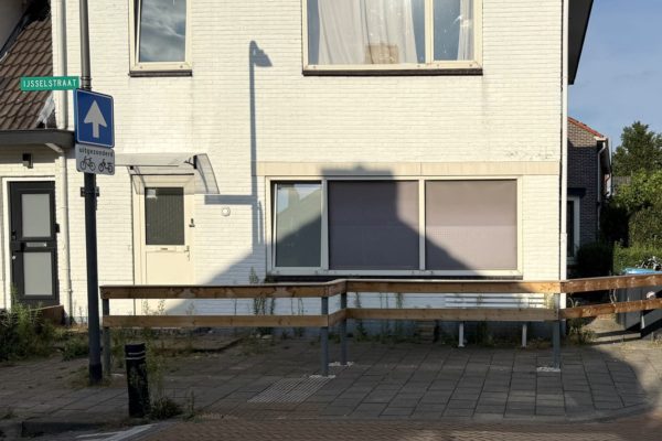 Tuin of stoep? Velpenaar wacht al maanden op duidelijkheid Foto: Studio Rheden