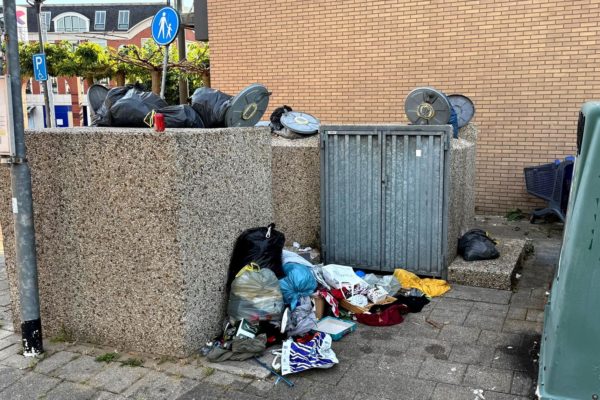 Berg afval zorgt voor grote ergernis in Velp Foto: Studio Rheden