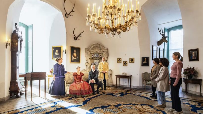 Kasteelbewoners in de torenzaal van kasteel Rosendael - bron GLK Foto: Geldersch Landschap en Kasteelen