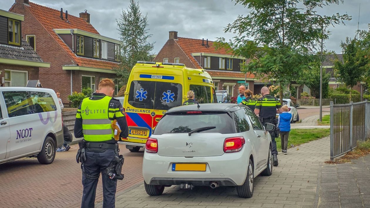 Kind gewond bij botsing met auto in Dieren Foto: Persbureau Heitink