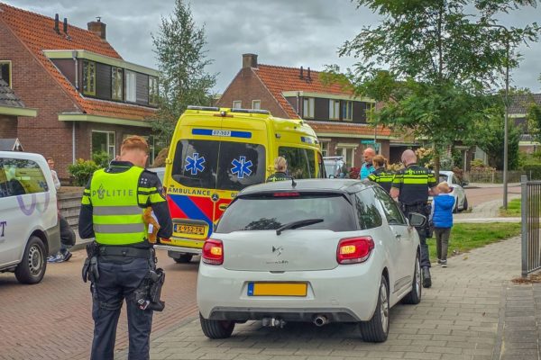 Kind gewond bij botsing met auto in Dieren Foto: Persbureau Heitink