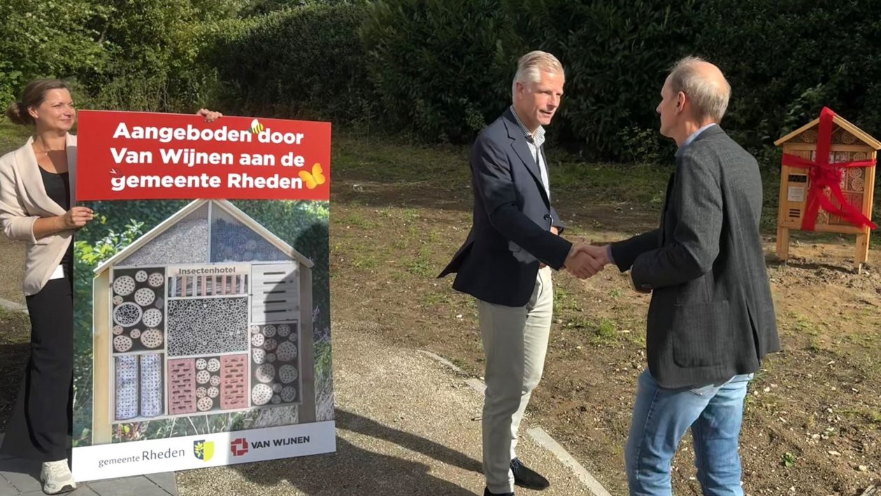 Gemeentehuis Rheden krijgt insectenhotel in de tuin Foto: Martin Slijper