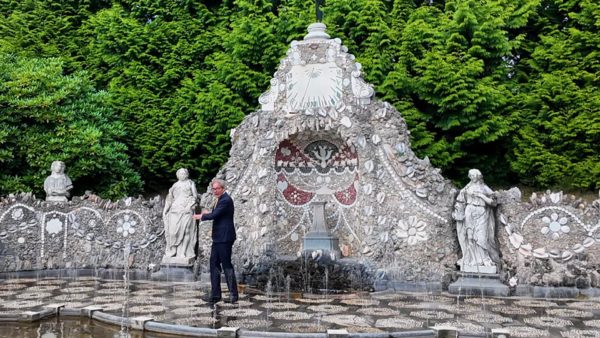 Ridder Bas haalt een nat pak bij de Bedriegertjes Foto: Omroep Gelderland