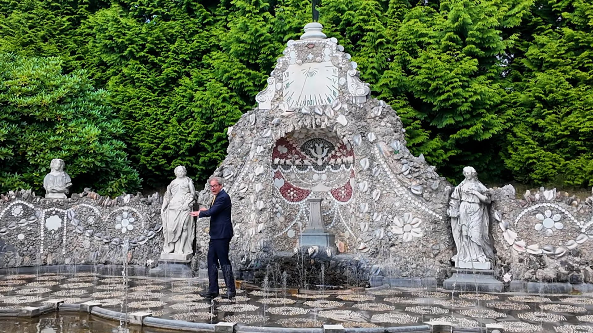 Een kletsnat pak door de Bedriegertjes van kasteel Rosendael (filmpje)