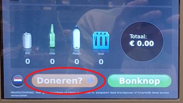 Albert Heijn Velp zamelt hele september in voor zieke jongeren Foto: Margot Naber