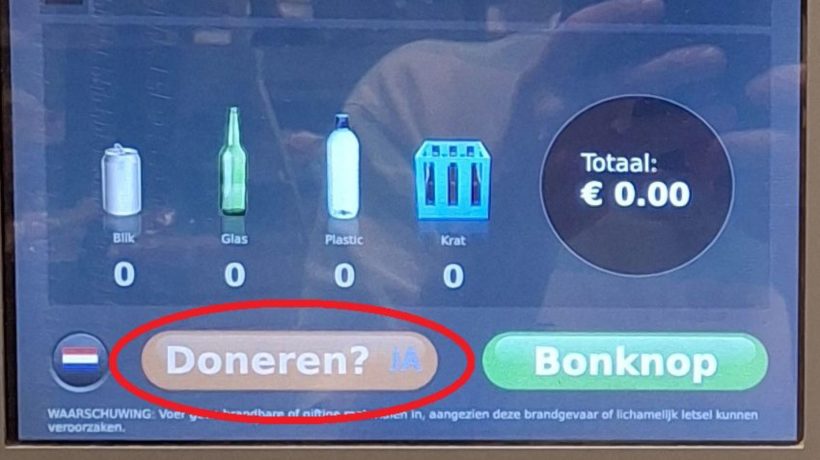 Albert Heijn Velp zamelt hele september in voor zieke jongeren Foto: Margot Naber