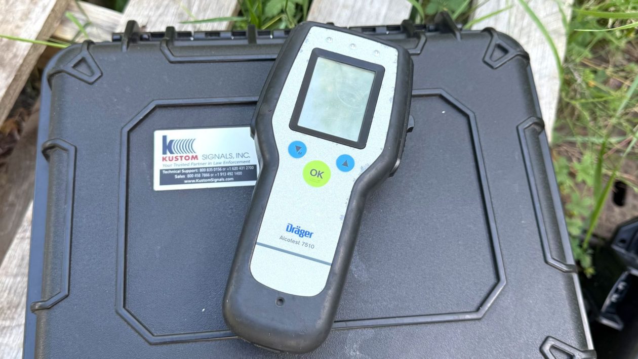 Alcoholtester politie Foto: Martin Slijper