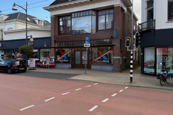 Oud Blokker-pand in Velp wordt elektronicazaak Foto: Martin Slijper
