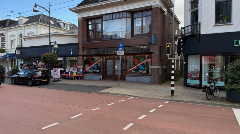 Oud Blokker-pand in Velp wordt elektronicazaak Foto: Martin Slijper