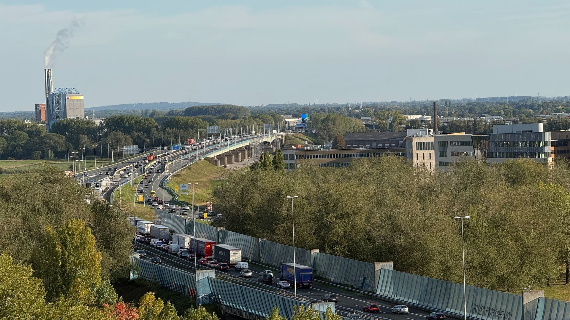 Volg hier de files live op Velperbroek vanwege de sinkhole Foto: Martin Slijper